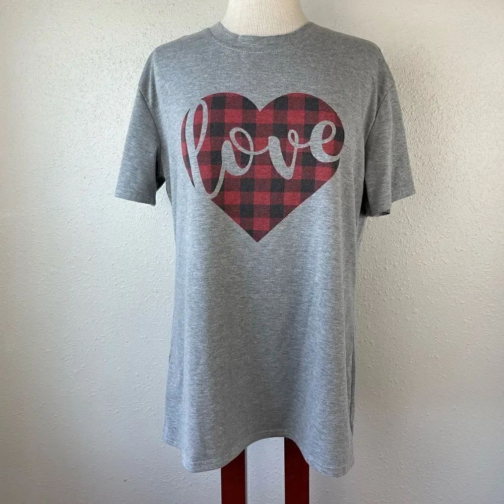 Love Short Sleeve T-Shirt Size XL EUC